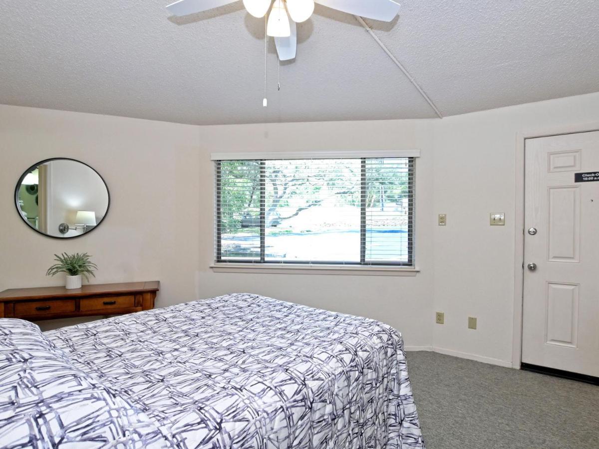 Lakefront Bungalow With Community Poolhot Tub #3 Lakeway Bagian luar foto